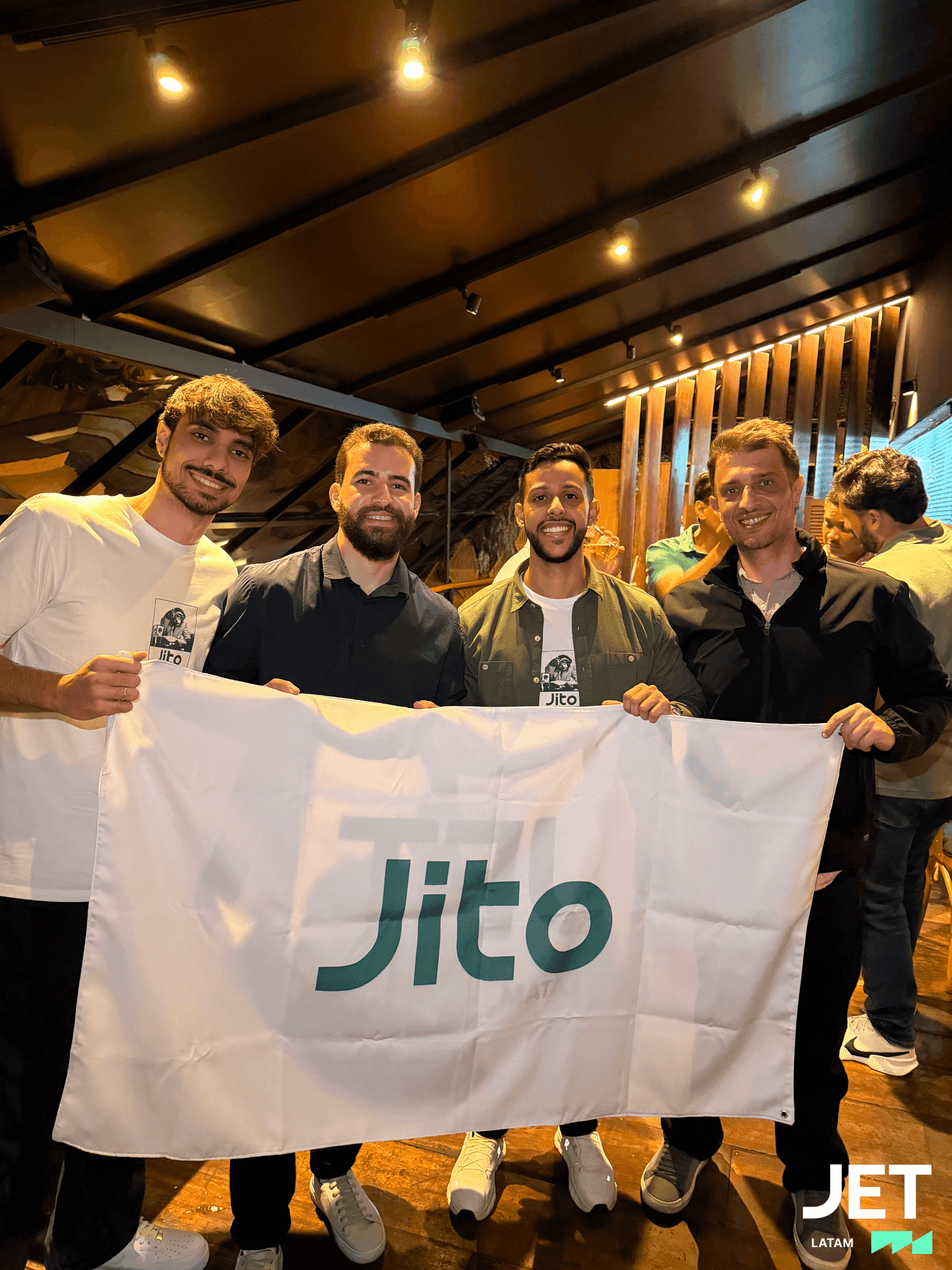 Time JET com a bandeira da Jito no JTX Private Dinner